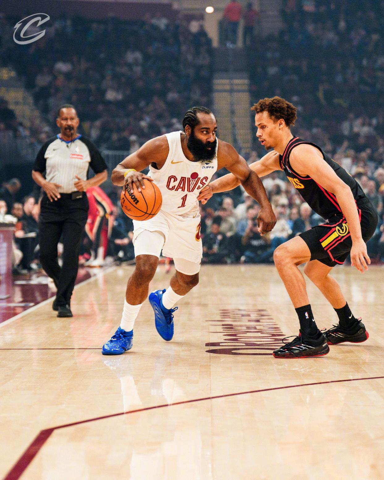 九游电脑版-哈登21+5+4记3分，骑士险胜老鹰！米切尔31+7创纪录，莫布里22+19